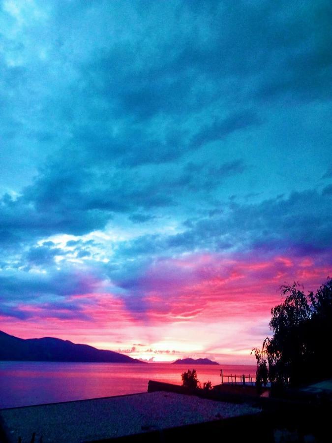 Ramo'S Cozy Beachside Haven With Panoramic Views - 1St Vlora Kültér fotó